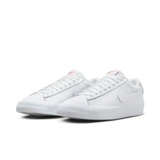 画像1: NIKE SB BLAZER LOW GT ISO“Triple White” (1)