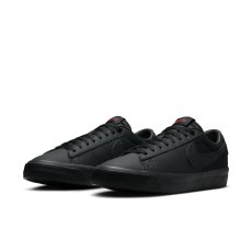 画像1: NIKE SB BLAZER LOW PRO GT ISO“Triple Black” (1)