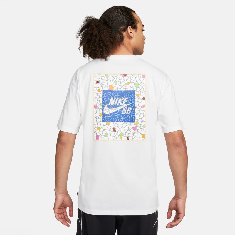 ナイキ SB  モザイク　スケートボード Tシャツ （ホワイト）