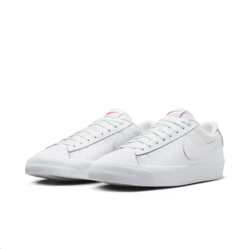 NIKE SB BLAZER LOW GT ISO“Triple White”